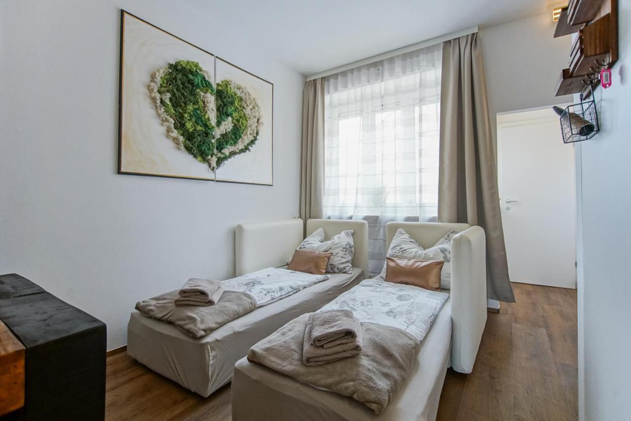 Auszeit Steiraland 8 Mit Ueberdachten Balkon Und Parkplatz Λεόμπεν Εξωτερικό φωτογραφία